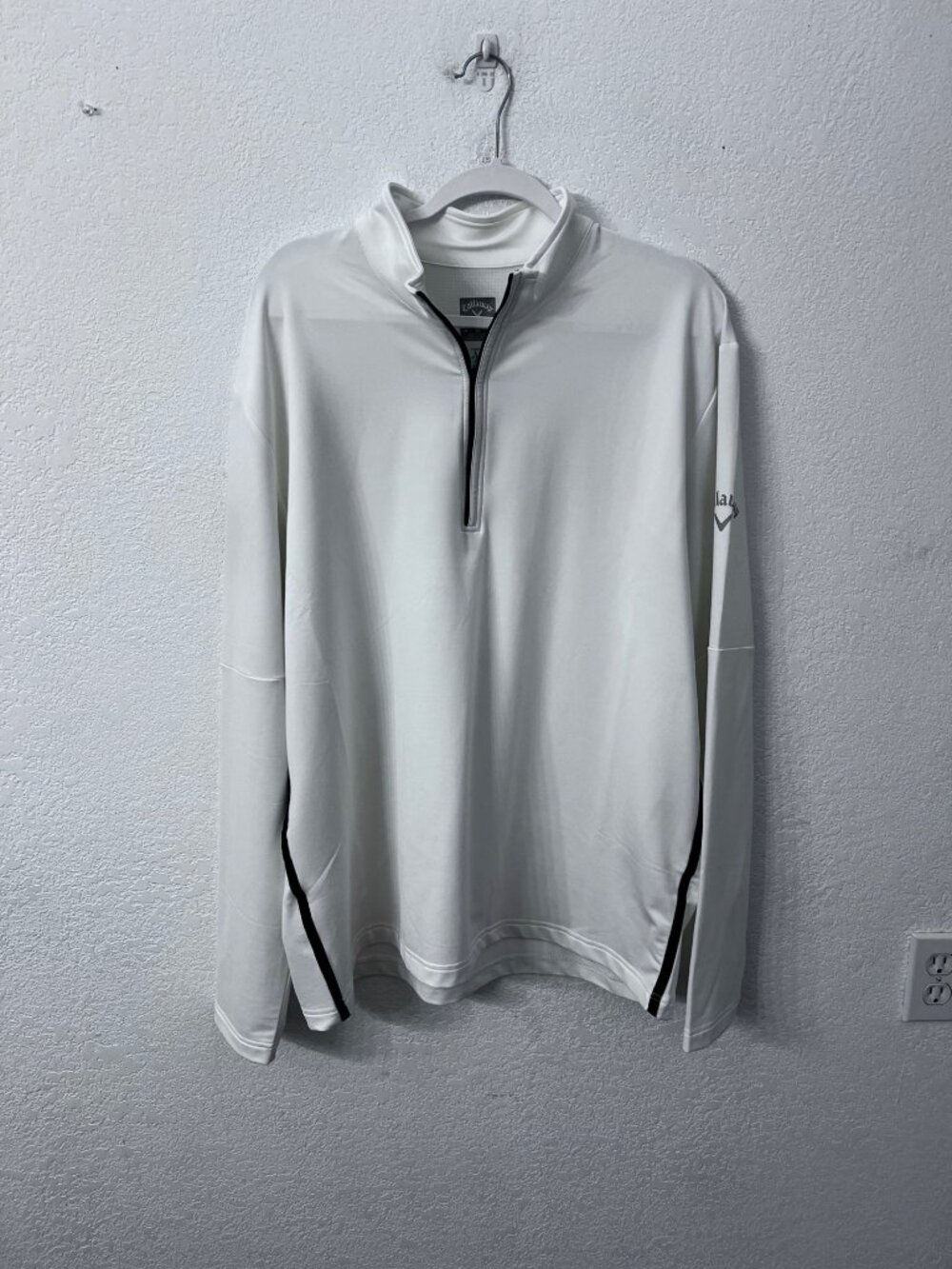 Callaway WeatherSeries White Golf Pullover With Embroidered Character & 1/4 Zip